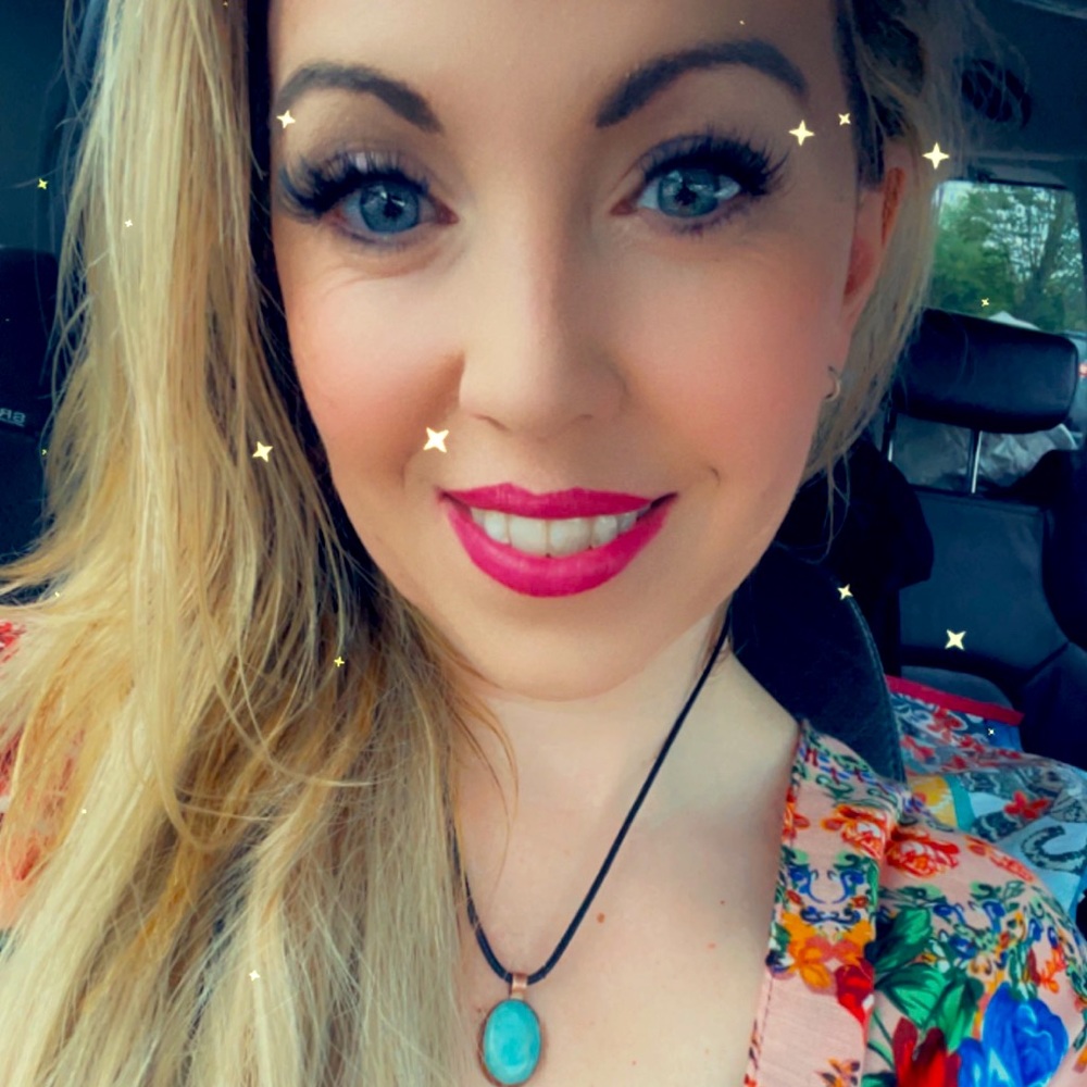Meet your Posher, Nicole